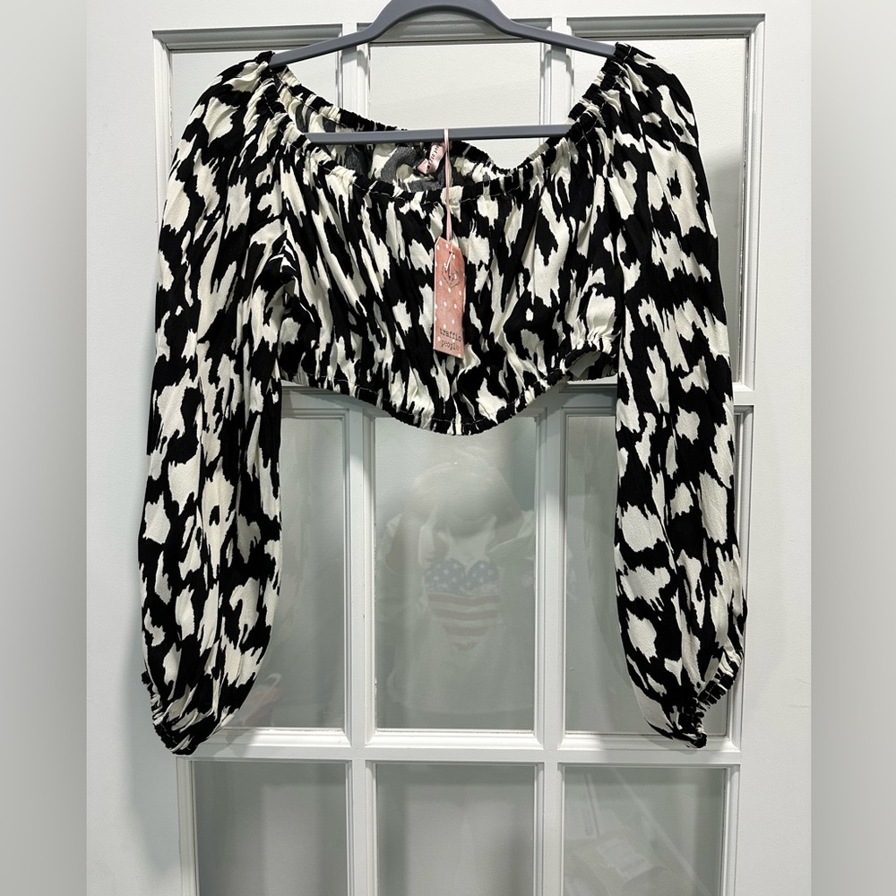 Traffic People Sofia Crop Top
Women's - Size Medium - Picture 1 of 7
